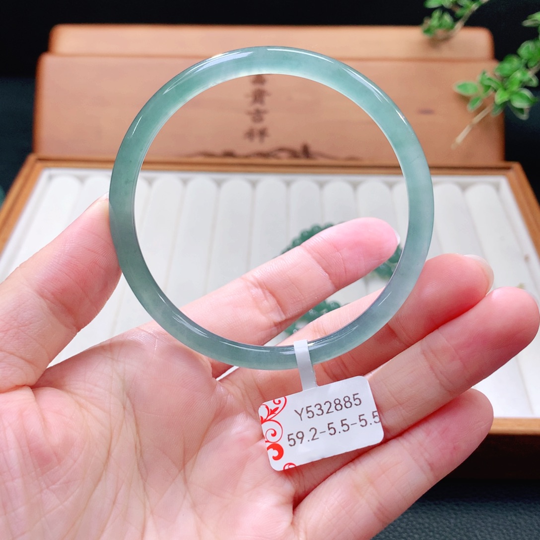 翡翠手镯（圆镯）未镶嵌