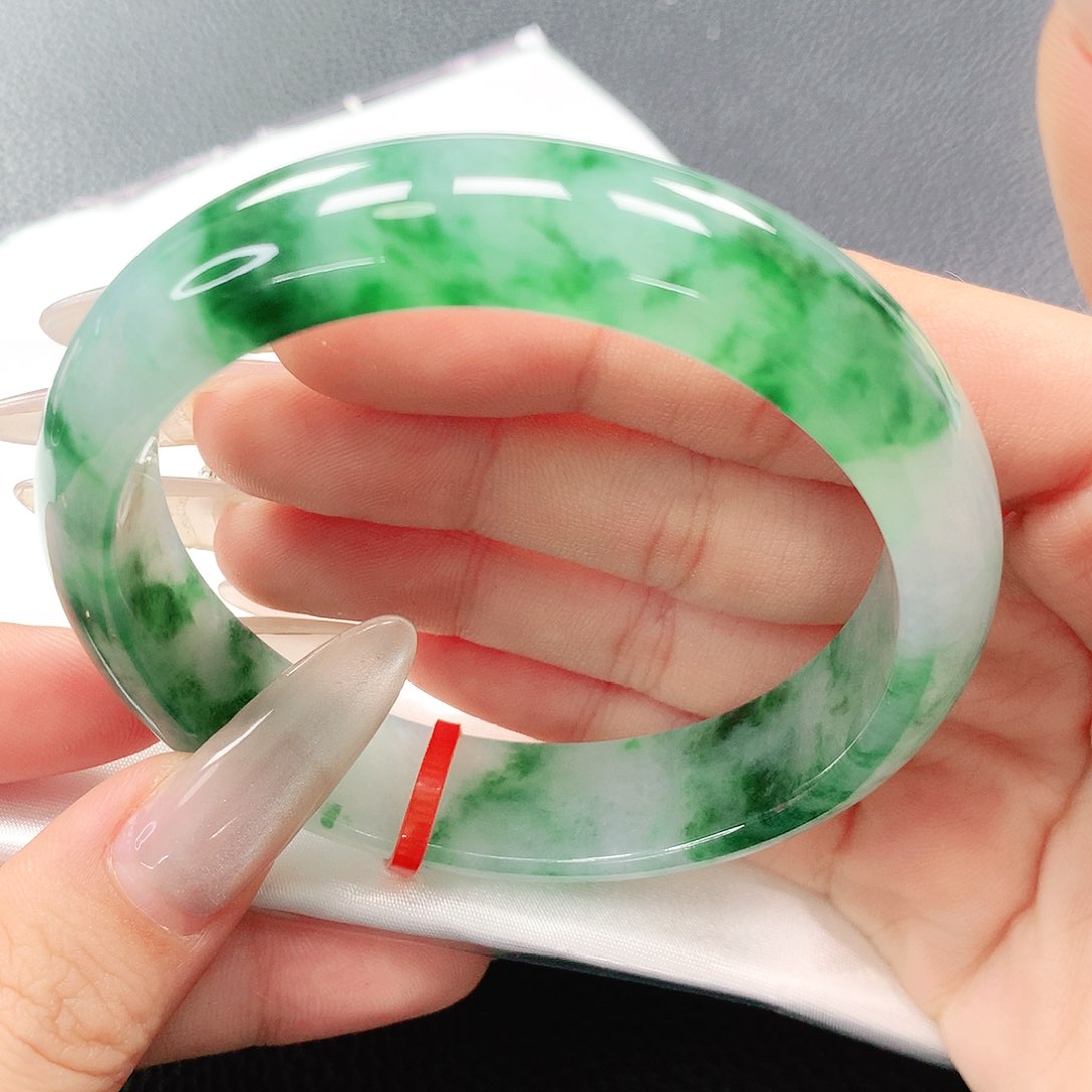 翡翠手镯未镶嵌57圈