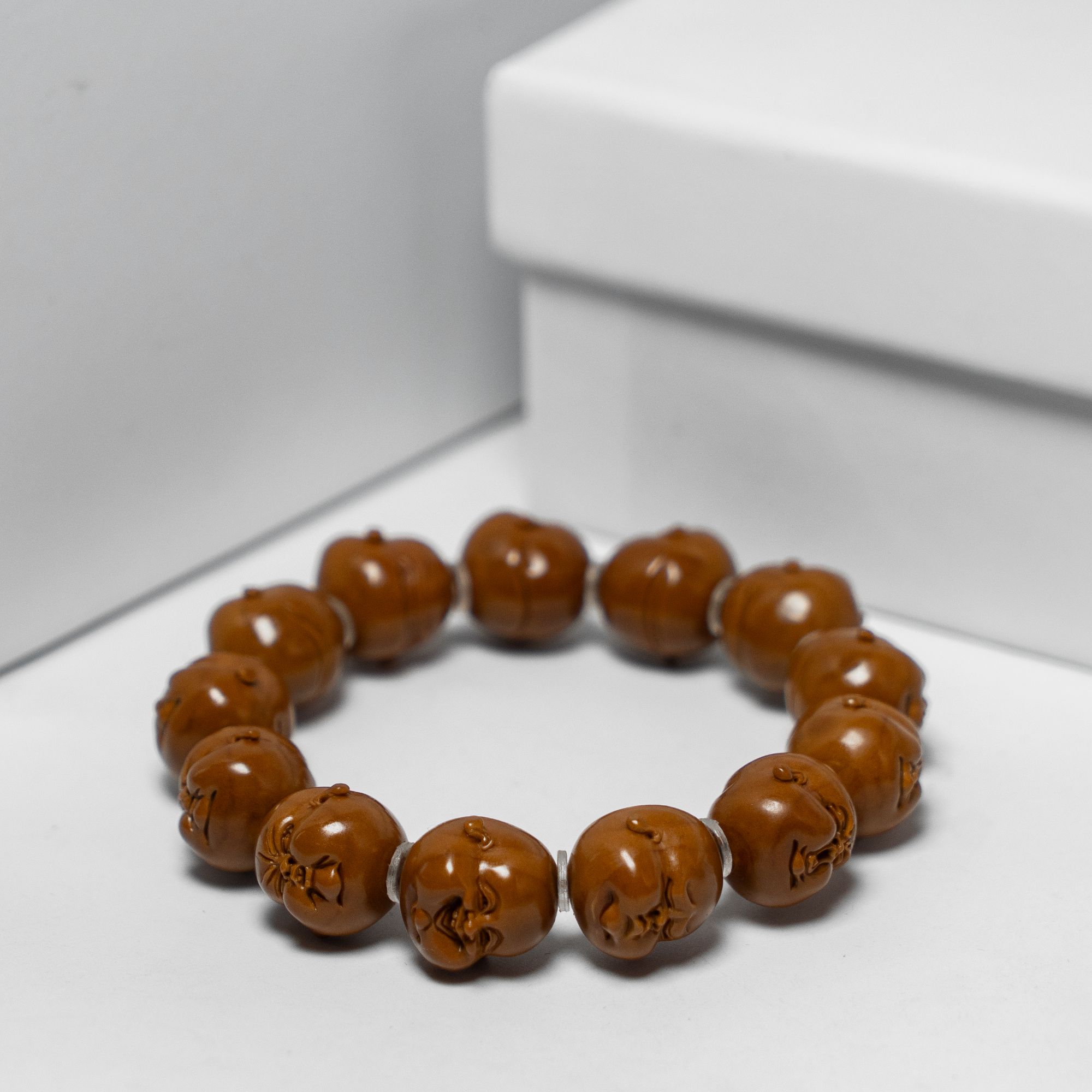 苏工雕刻人生百态 橄榄核文玩手串