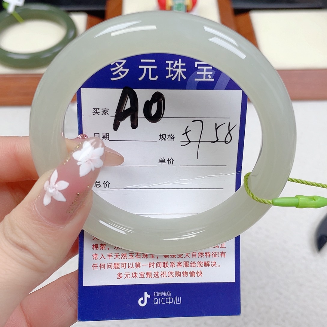 棒***糖和田玉未镶嵌手镯