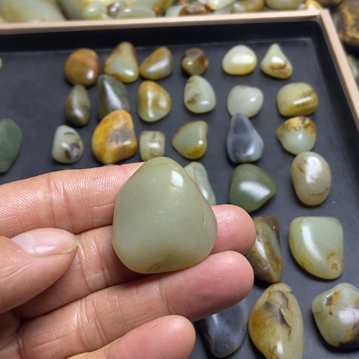 名***剑和田玉（糖玉）未镶嵌珠宝奇石