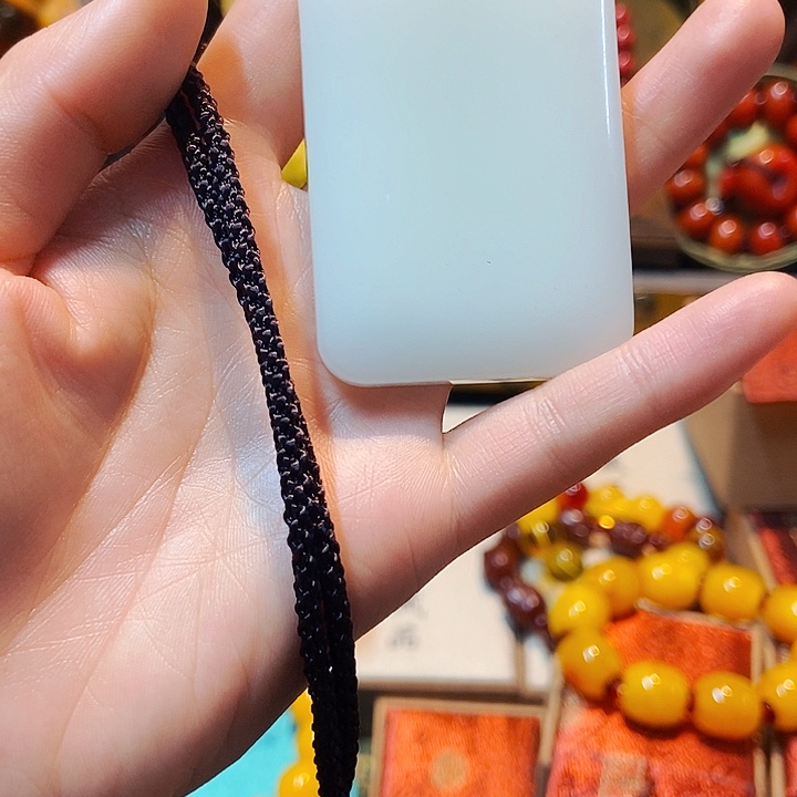 和田玉（白玉）颈饰未镶嵌主播的节目有多精彩