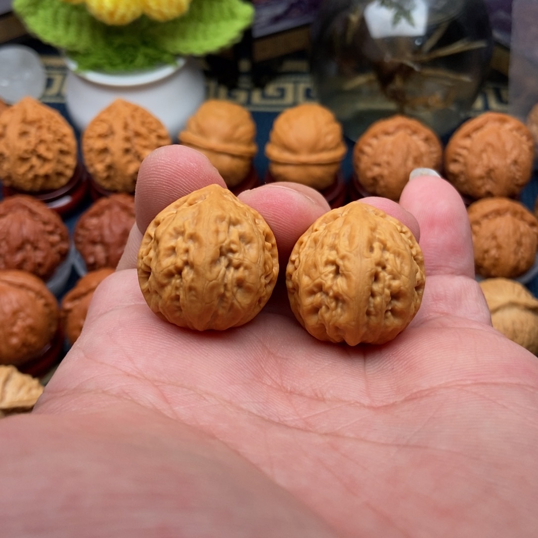 文玩核桃把件粗筋肉龙