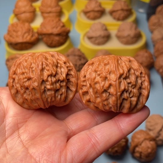 文玩核桃吊坠磨盘精对 42