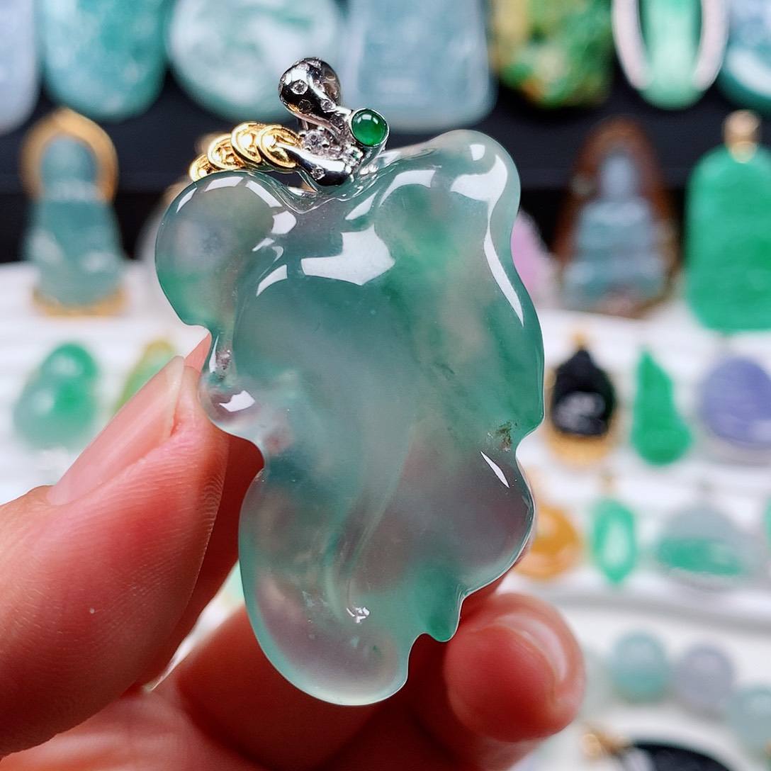 翡翠颈饰未镶嵌冰胶块