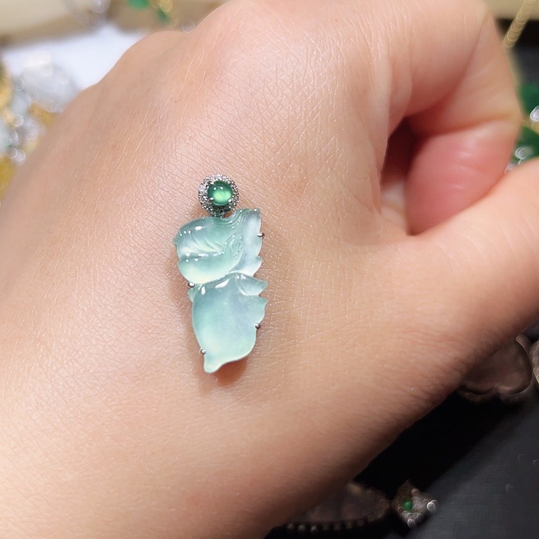 翡翠吊坠(不含链)18K金镶嵌