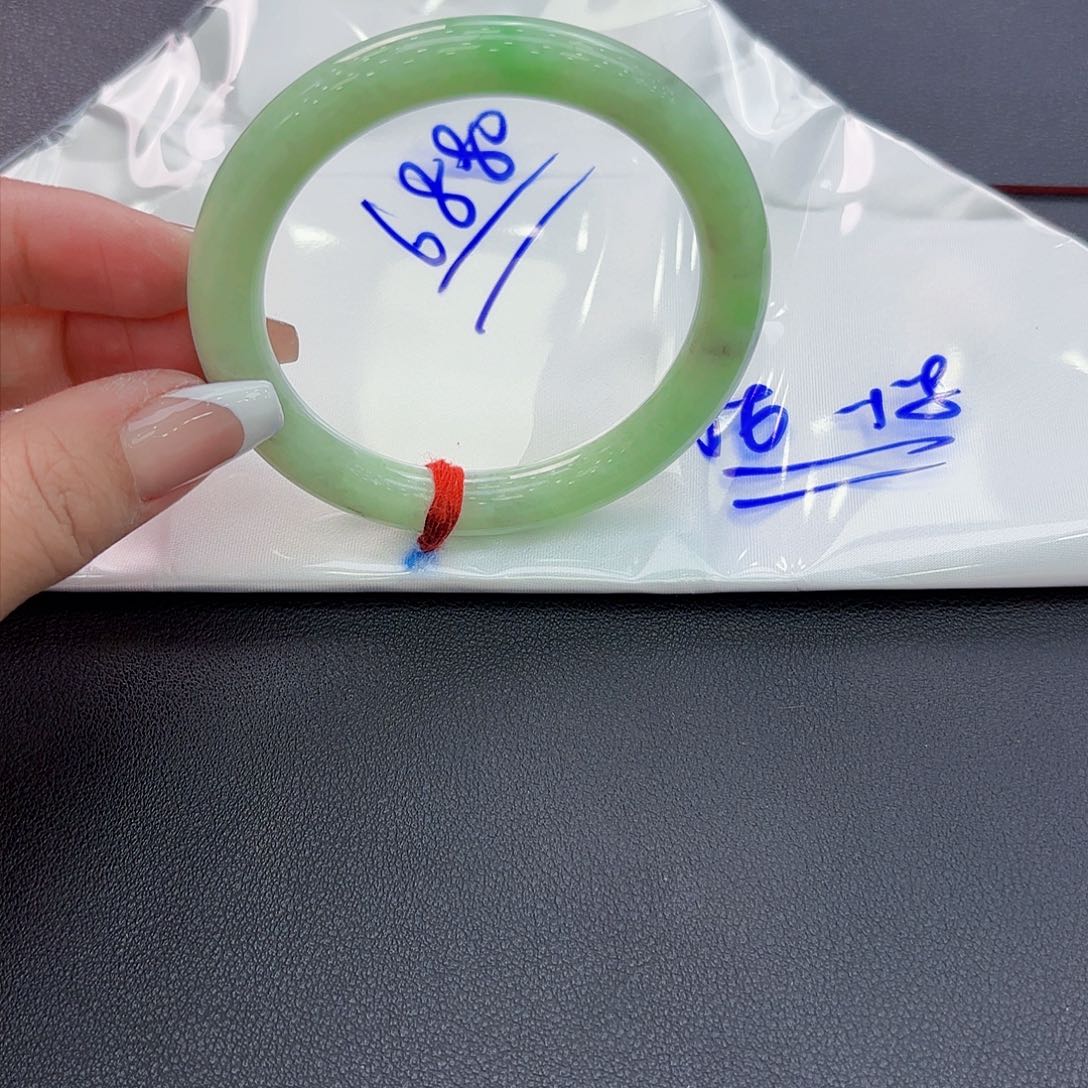 翡翠手镯未镶嵌手镯