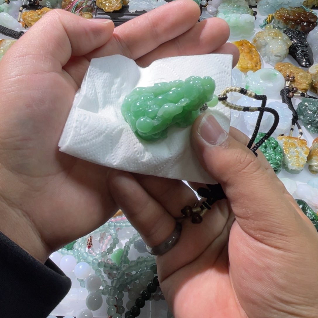 翡翠颈饰未镶嵌天然