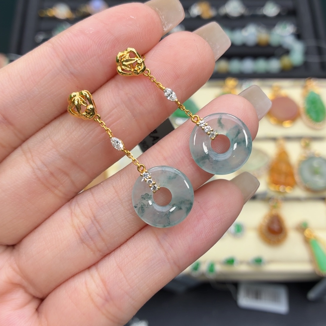 翡翠18K金镶嵌颈饰