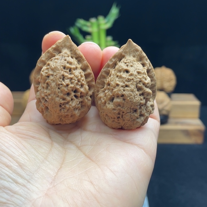 文玩核桃把件云南铁核桃23