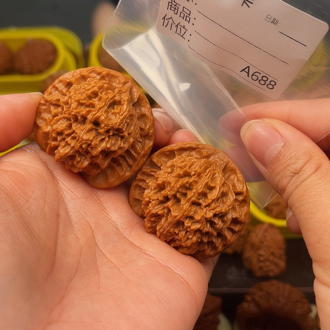 文玩核桃吊坠Chinook CNN mm