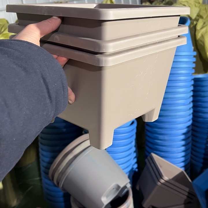 咖色方球根26外径19高3个盆