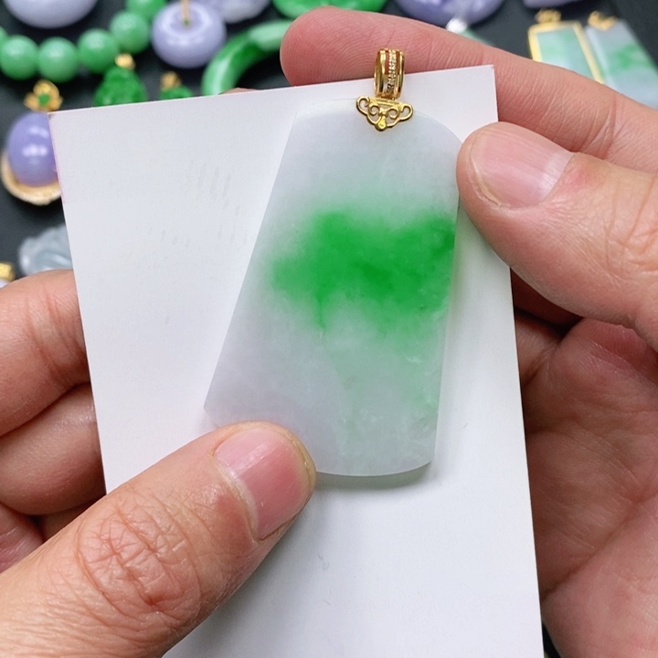 翡翠颈饰未镶嵌吊坠