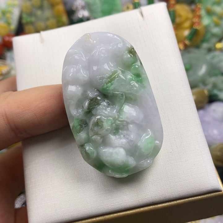 翡翠未镶嵌吊坠(赠链)