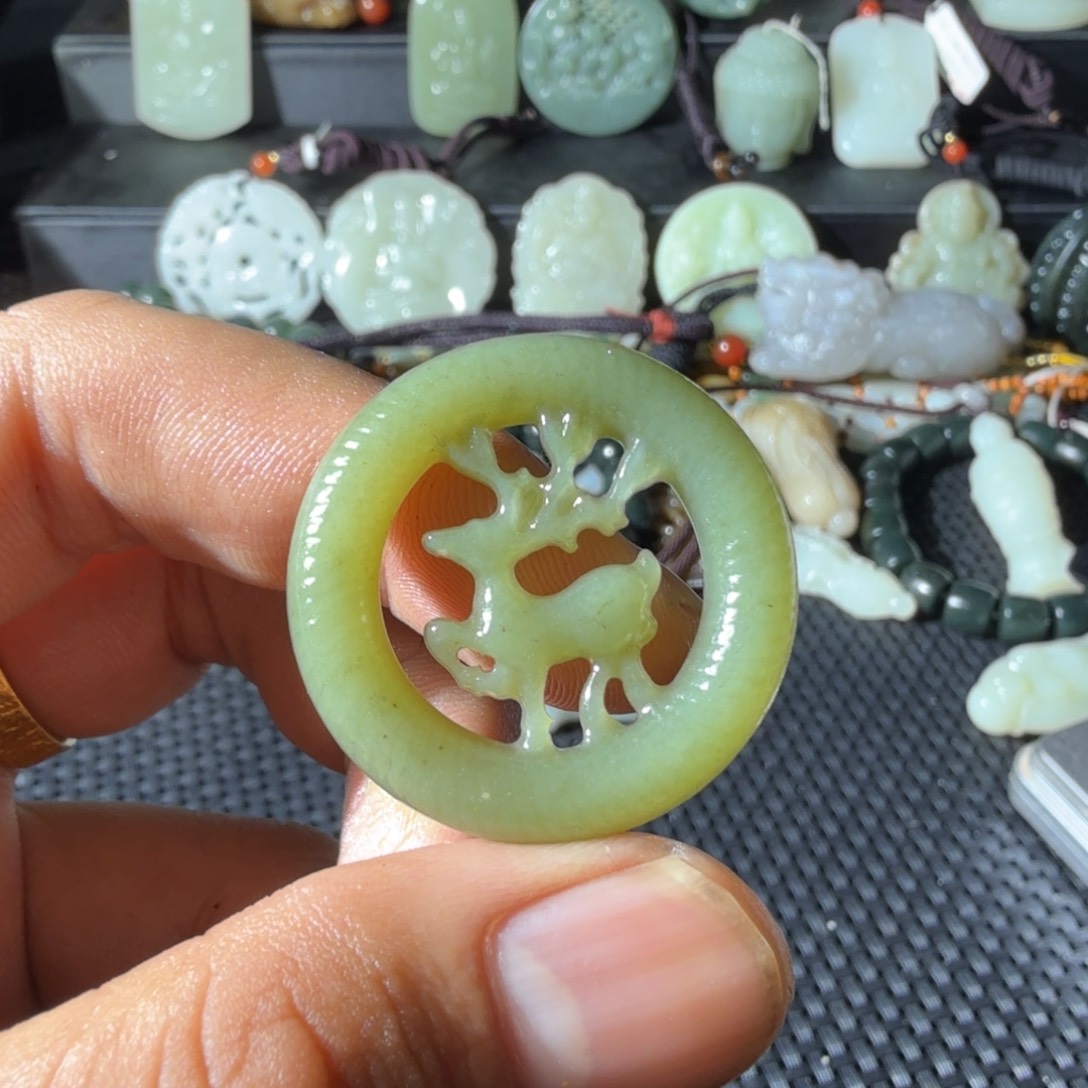 和田玉未镶嵌颈饰