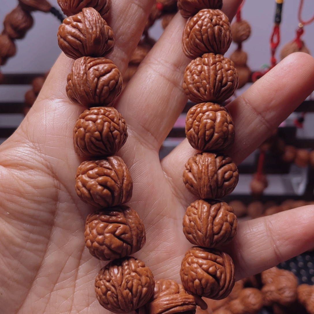 木质类龙纹桃枭手串