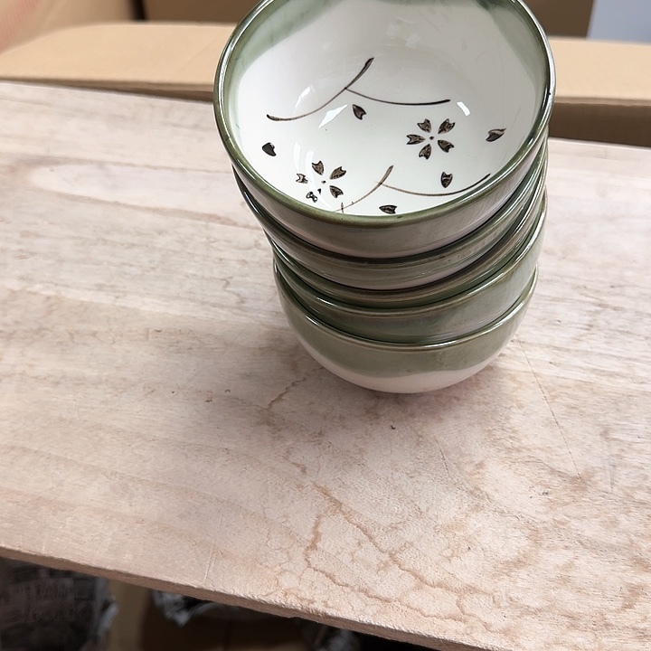 瓷片瓷器。                  