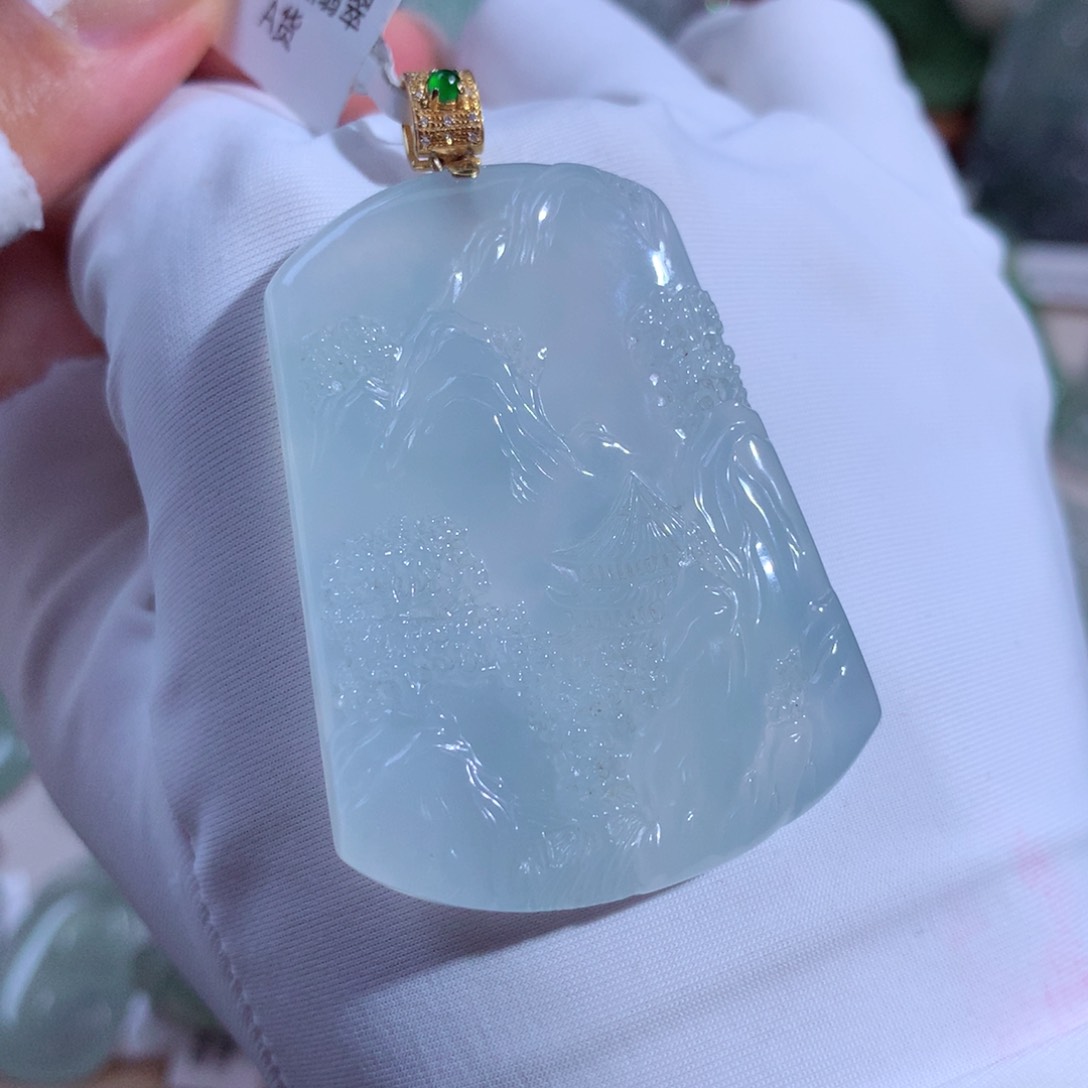 翡翠颈饰18K金镶嵌山水牌