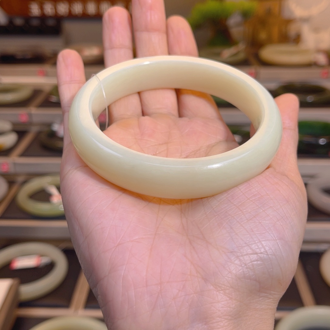 和田玉手镯未镶嵌3