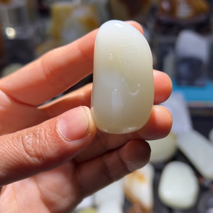 和田玉（白玉）车挂未镶嵌哈*象