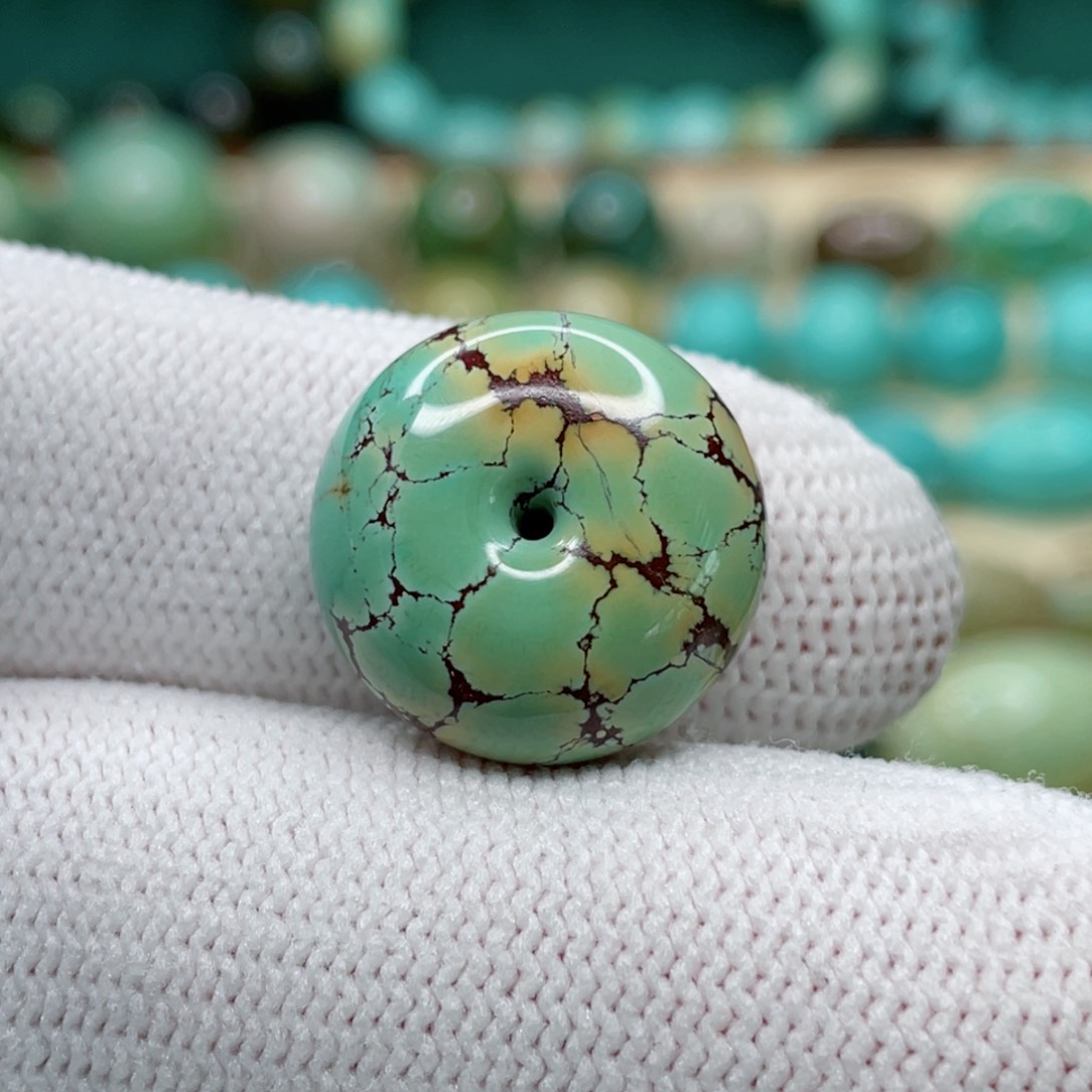 绿松石未镶嵌颈饰