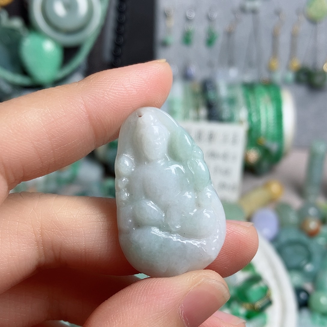 翡翠颈饰未镶嵌观音