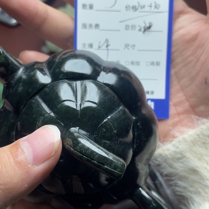 恩****和田玉未镶嵌颈饰