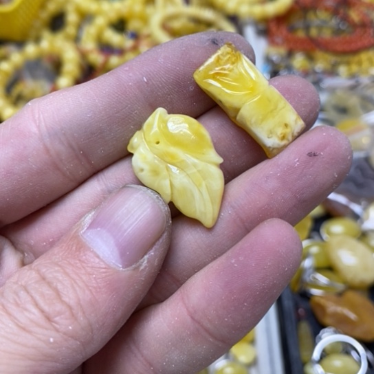 蜜蜡裸石未镶嵌吊坠