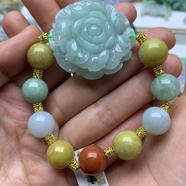 翡翠颈饰未镶嵌翡翠