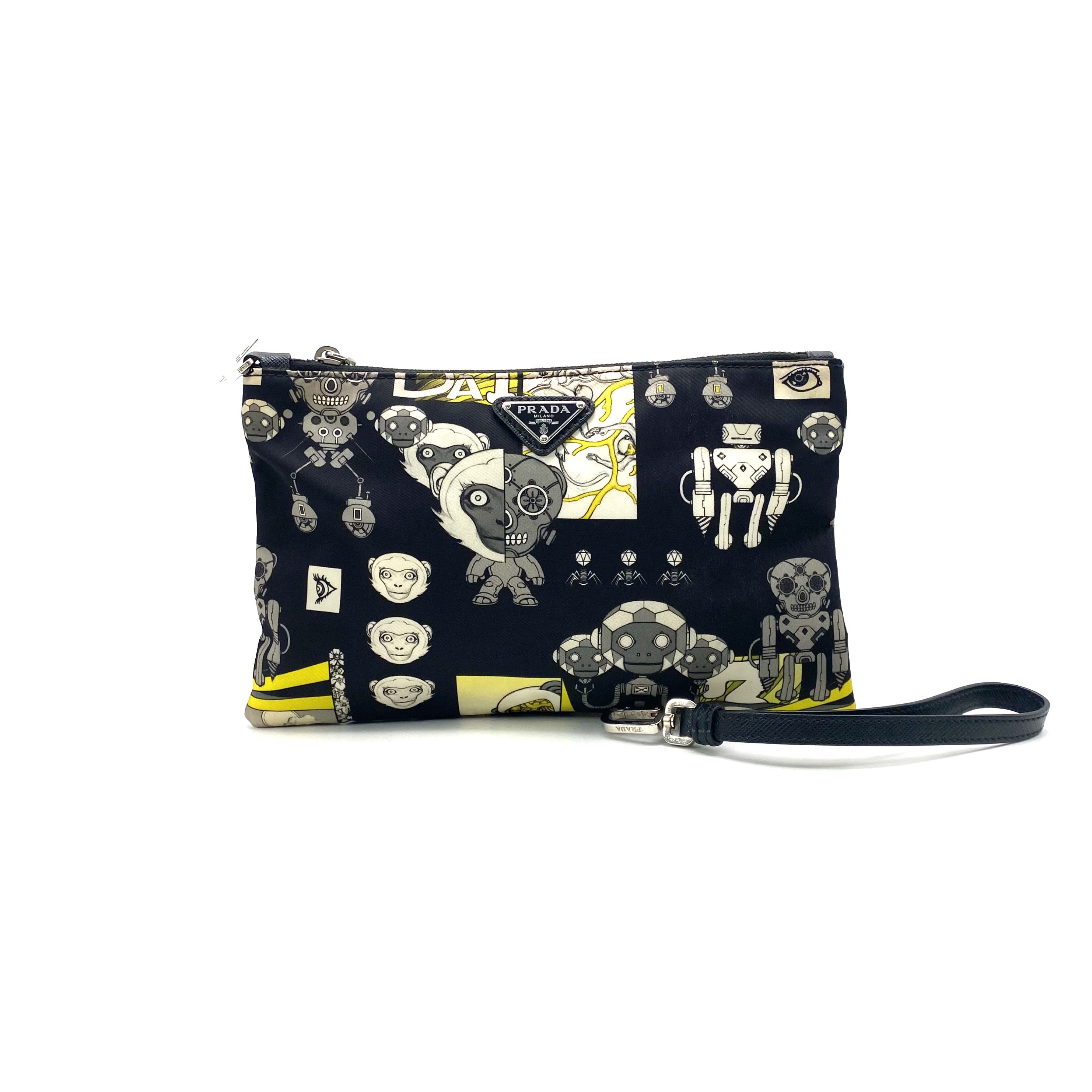 95新 Prada/普拉达 男士 限量动漫尼龙小号手拿包 尺寸23/14 印花