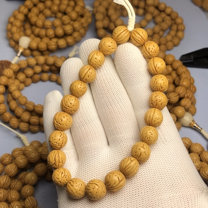 桃核吊坠野生金豆手持