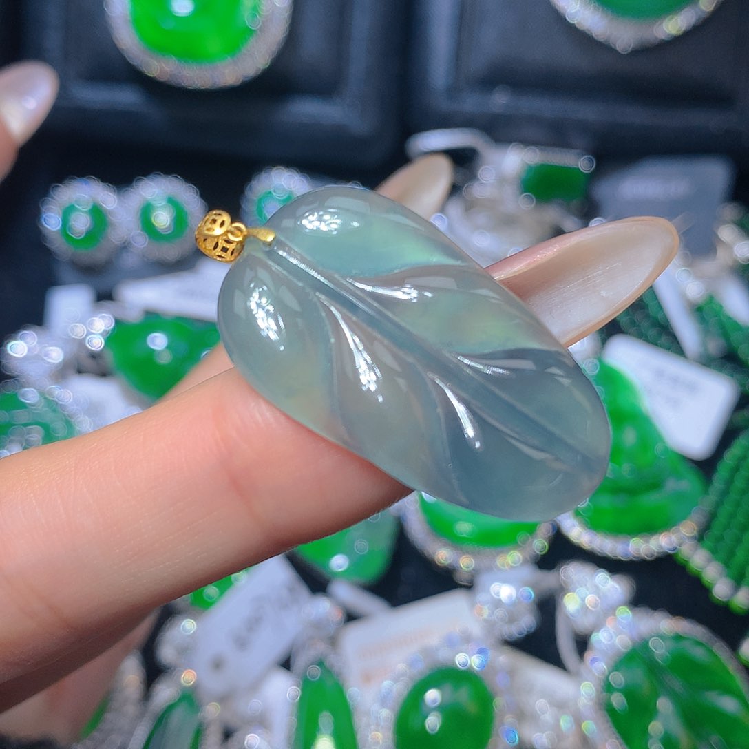 翡翠颈饰18K金镶嵌翡翠