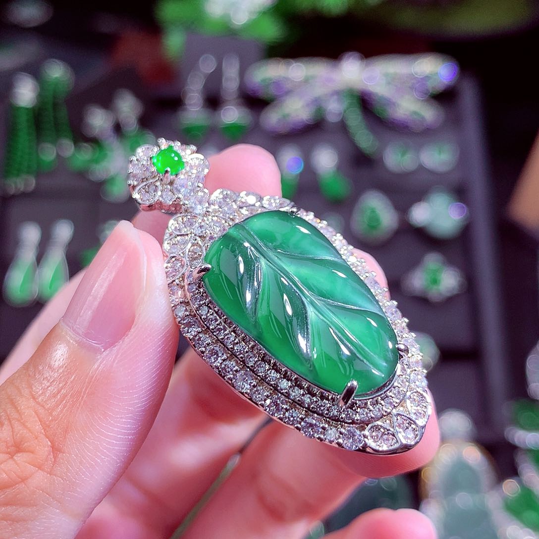 颈饰未镶嵌翡翠天然