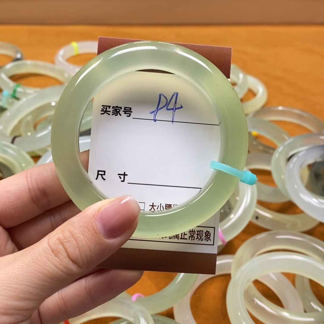 卓***友蛇纹石玉未镶嵌手镯