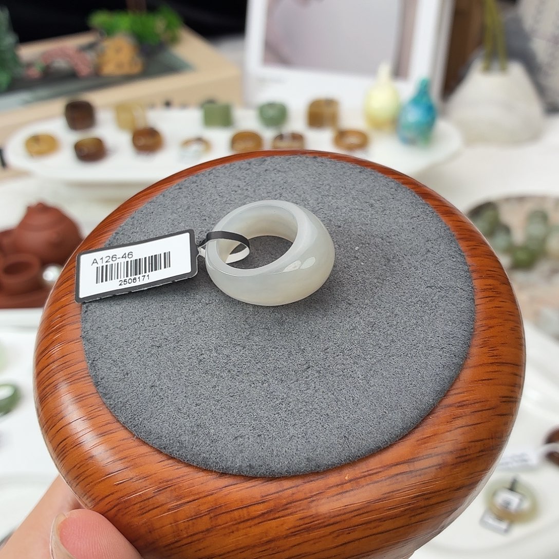 未镶嵌戒圈和田玉F98冰紫馒头16.0不退换