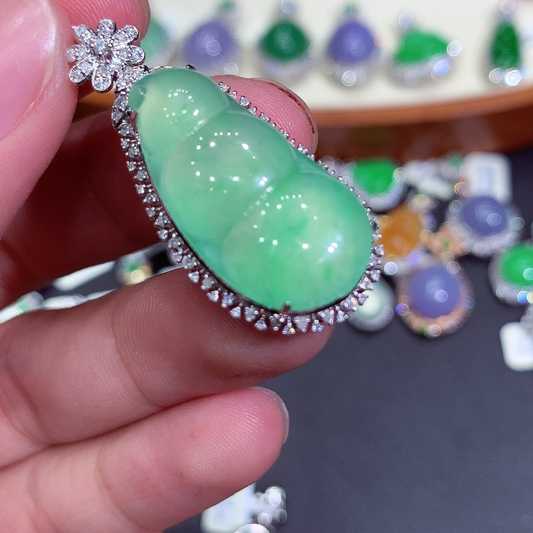 翡翠吊坠(不含链)18K金镶嵌