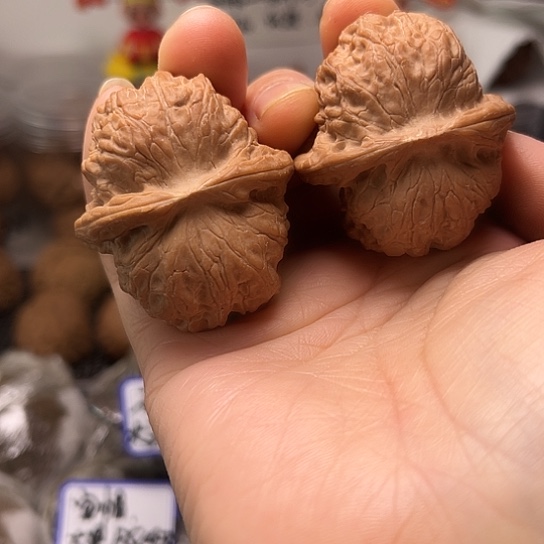 血麒麟红皮老树核桃核桃