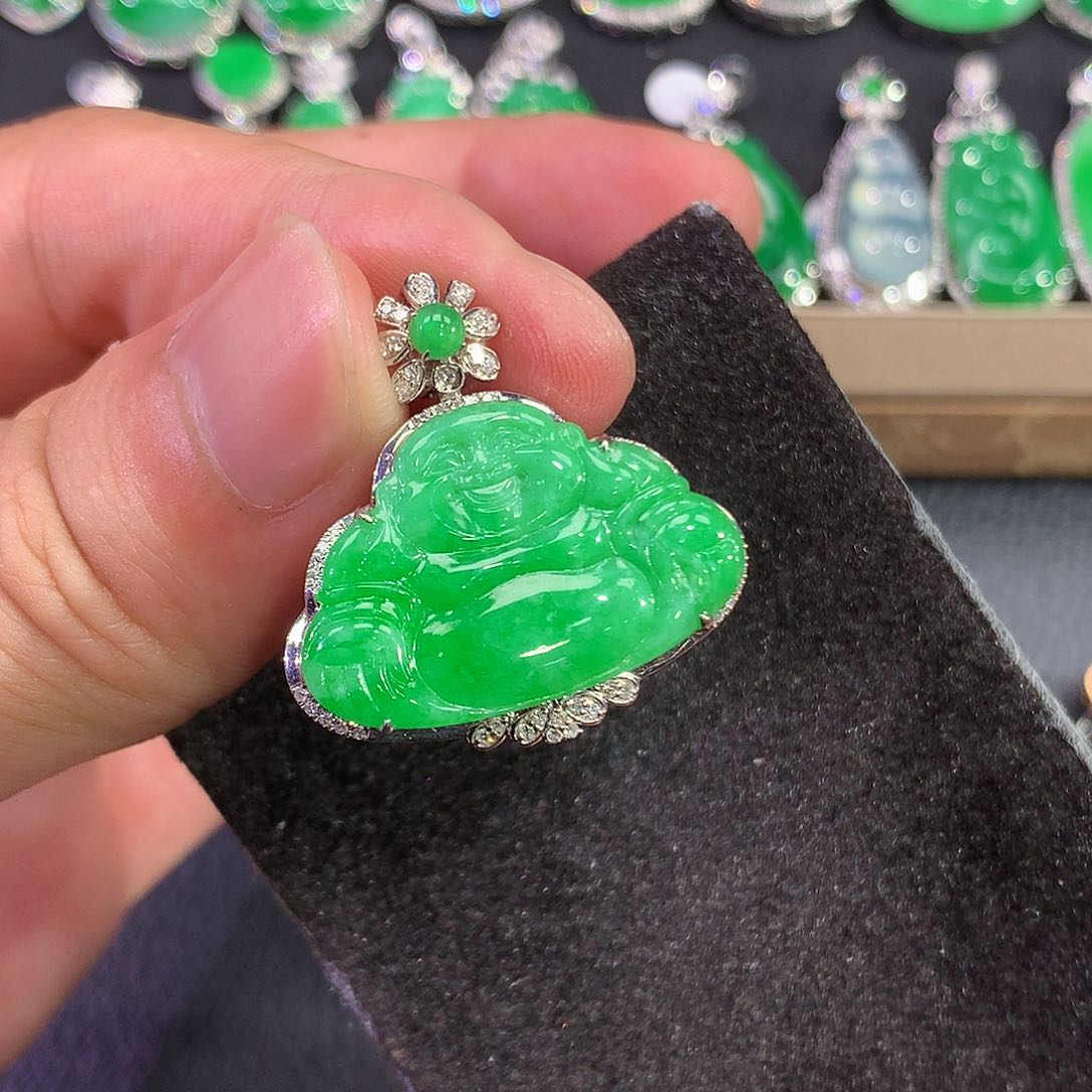 翡翠18K金镶嵌吊坠(赠链)