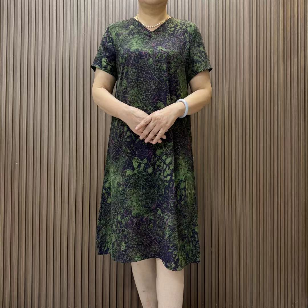 夏季时尚洋气显瘦宽松短袖气质印花中老年中长款妈妈装园领连衣裙