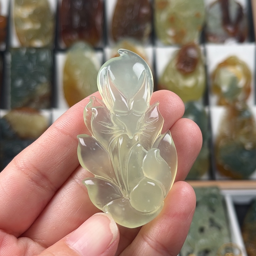 蛇纹石玉颈饰未镶嵌