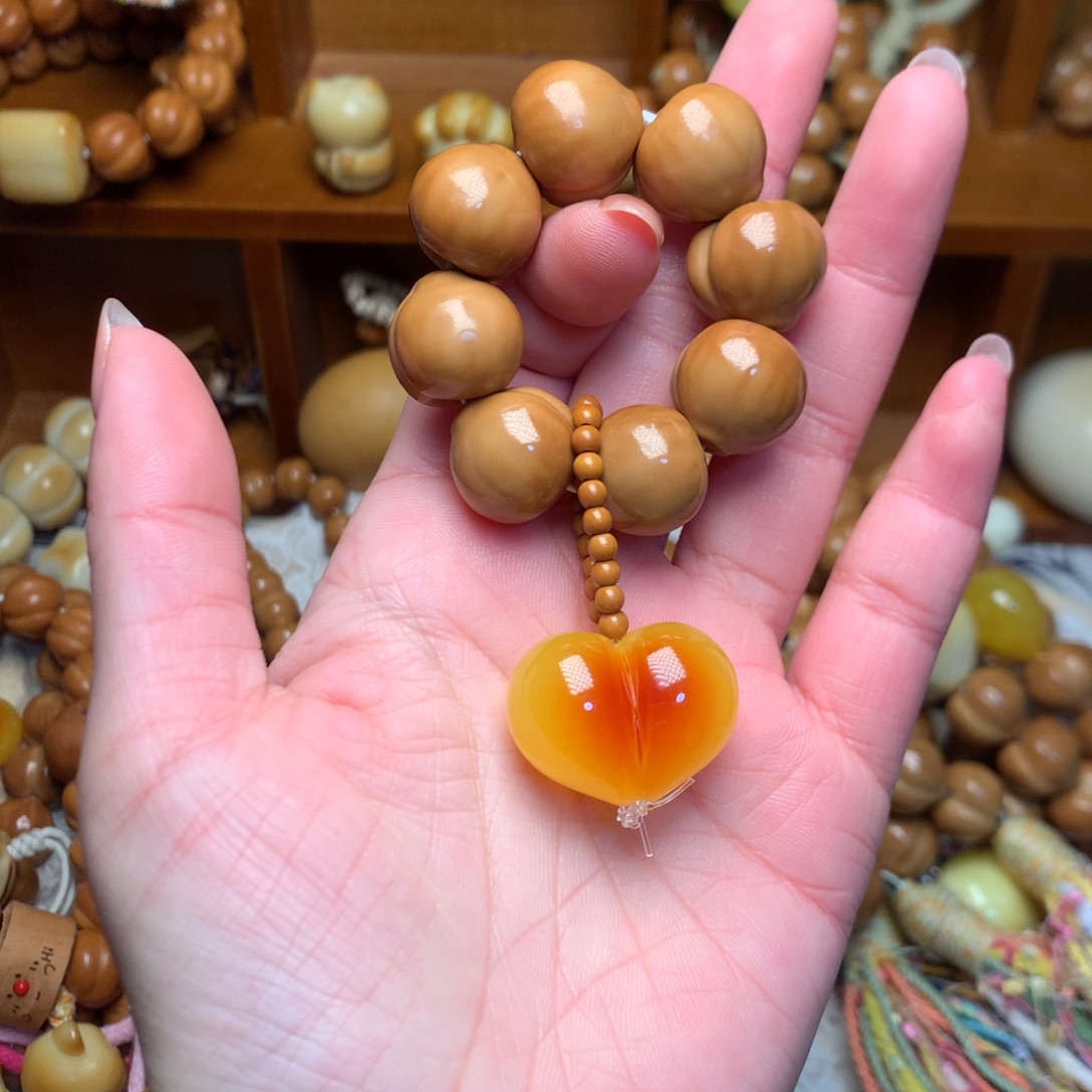 吊坠猴头核桃新款屁桃手捻爱心