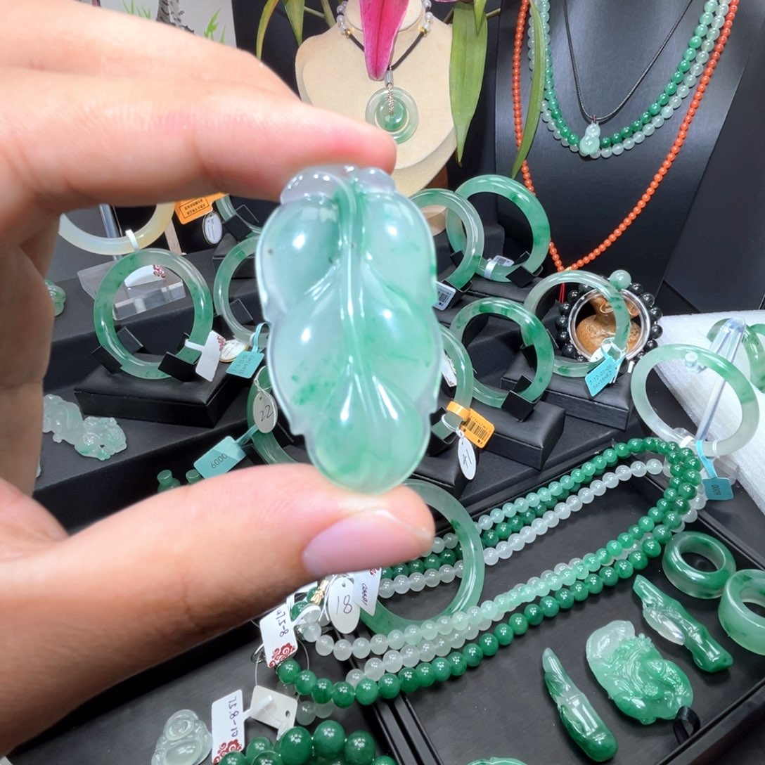 未镶嵌石英质玉（非洲翠）车挂想****婷