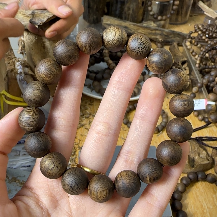 @***哥沉香碎屑沉香绿棋莺歌绿1.2单圈13g+