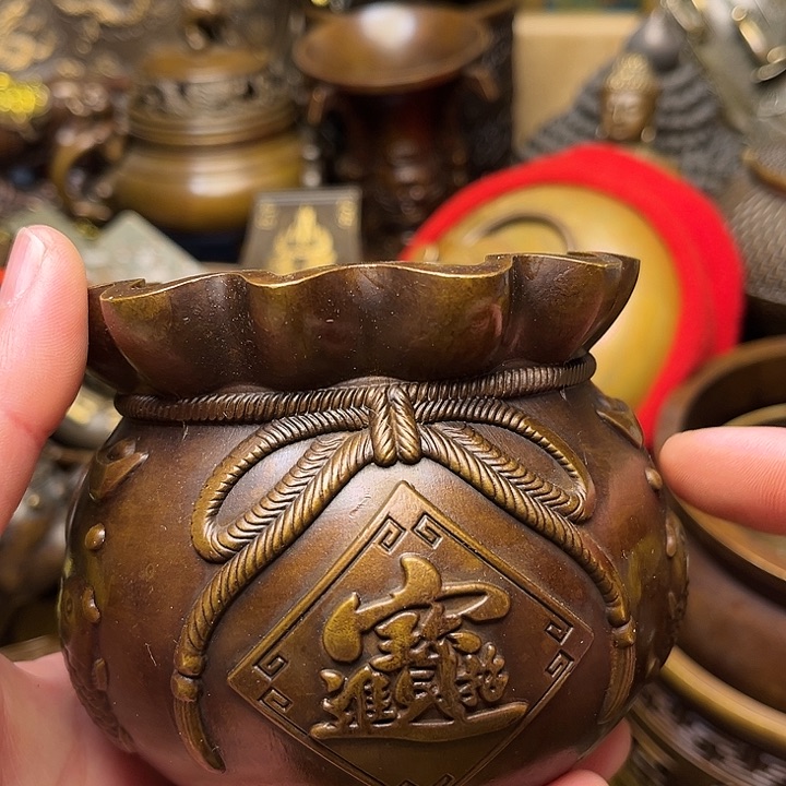 精美铜器批发档口