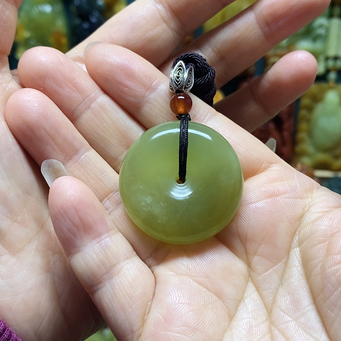 岫玉未镶嵌吊坠(赠链)