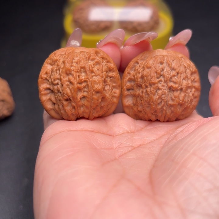 璐****桃核把件37血麒麟