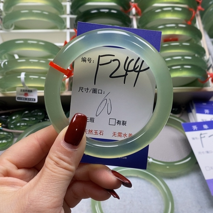 蛇纹石玉手镯未镶嵌向***。