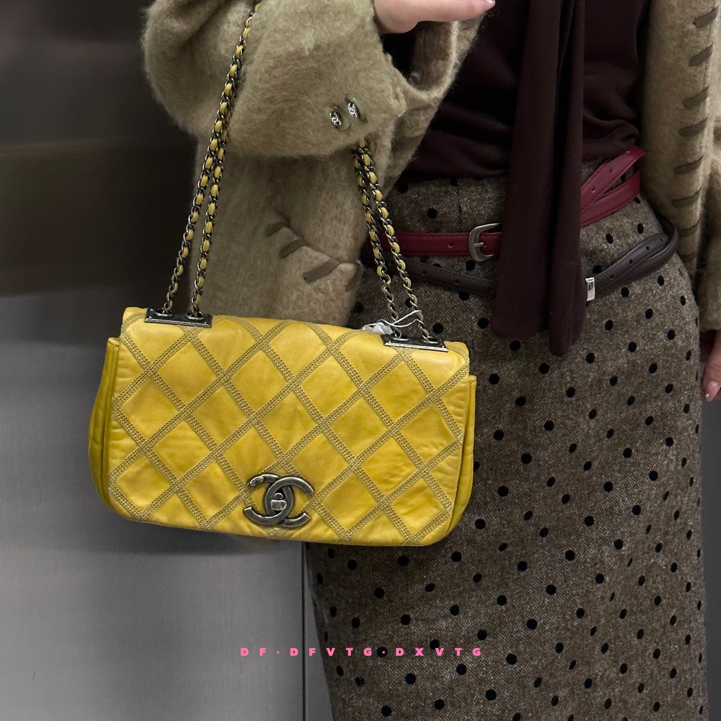 95新 Chanel/香奈儿 chanel 小鸡黄菱格纹斜挎包