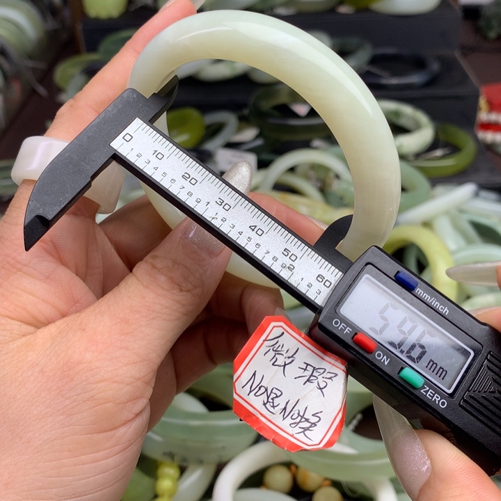 蛇纹石玉手镯未镶嵌505