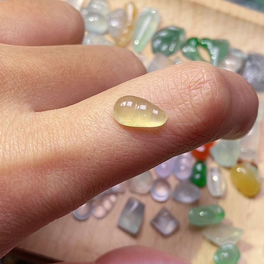 翡翠颈饰未镶嵌翡翠